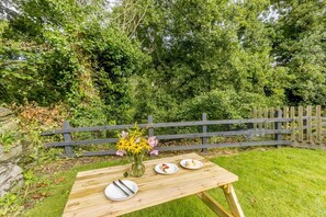 Outdoor dining - 2 Bed in Swimbridge (oc-n0209) (Swimbridge)