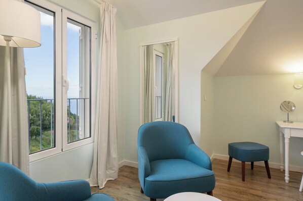 Smart TV - 1-bed Loft Superior Suite in Babosas Village (Funchal)