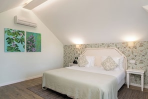 1 slaapkamer, een bureau, wifi, beddengoed