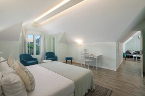 1 bedroom, desk, WiFi, bed sheets