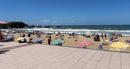 Sea apartment, ideally located on the beach ... Spacious comfortable!