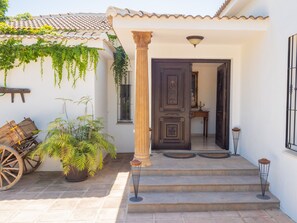 تفاصيل الفندق من الخارج