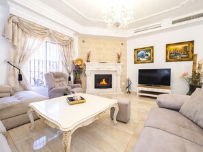 TV, fireplace