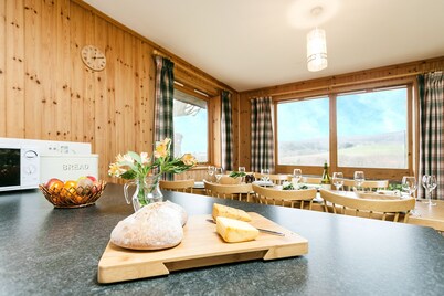 Large Lodge in 3 acres with fabulous Exmoor views, 1.5 mile walk to shops & pubs with beach beyond