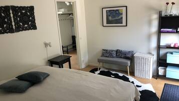 2 bedrooms, iron/ironing board, travel cot, free WiFi