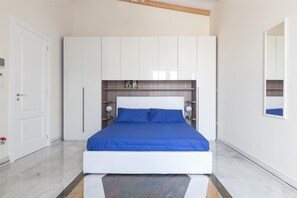 4 dormitorios, tabla de planchar con plancha, Internet