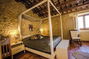 6 quartos, ferros/tábuas de passar roupa, Wi-Fi de cortesia
