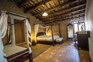 6 slaapkamers, een strijkplank/strijkijzer, gratis wifi, beddengoed