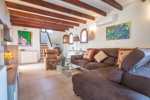 TV - Villa Ebro - PlusHolidays (Calpe)