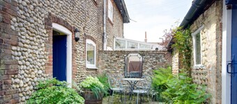 Rosecroft - Two Bedroom House, Sleeps 4