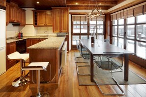 Fridge, microwave, oven, dishwasher - Val de Ruda Luxe 34 by FeelFree Rentals (Baqueira)