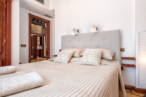 2 habitaciones, tabla de planchar con plancha y cuna de viaje