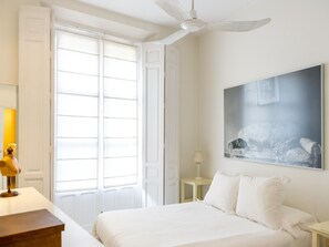 2 bedrooms, iron/ironing board, Internet, bed sheets