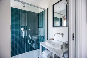 Shower, hair dryer, towels - Casa Crawford – Vesuvius View Terrace, Walk to Town by Feeling Italy (Sant'agnello)
