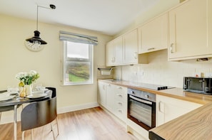 Microwave, oven, dishwasher, high chair - 2 Bed in Mortehoe (oc-combe) (Mortehoe)
