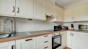 微波炉、烤箱、洗碗机、高脚椅