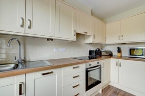 Microwave, oven, dishwasher, high chair - 2 Bed in Mortehoe (oc-combe) (Mortehoe)