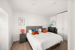 2 bedrooms, internet, bed sheets