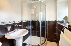 Combined shower/bathtub, hair dryer - An amazing building with a rich history dating back to the 1850's. (Macclesfield)