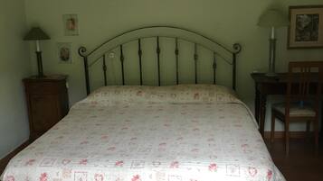 1 bedroom, in-room safe, WiFi, bed sheets