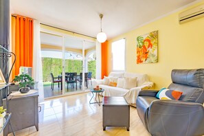 TV - Bungalow Rosa - PlusHolidays (Calpe)