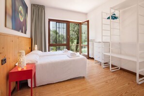 3 chambres, fer et planche à repasser, lits pliants/supplémentaires