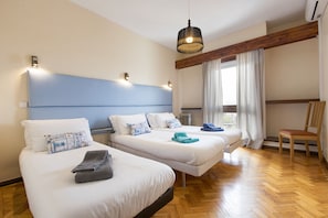 4 bedrooms, iron/ironing board, free WiFi