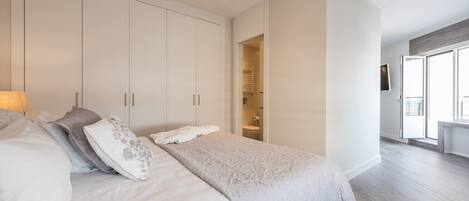 1 室のベッドルーム、セーフティボックス (室内)、防音設備、アイロン / アイロン台