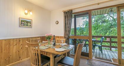 Cedar Lodge - sleeps 4 guests in 2 bedrooms