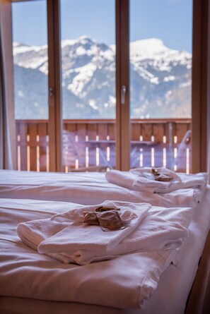 4 Schlafzimmer, Bügeleisen/Bügelbrett
