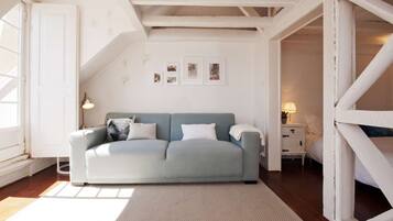 2 bedrooms, desk, iron/ironing board, travel crib