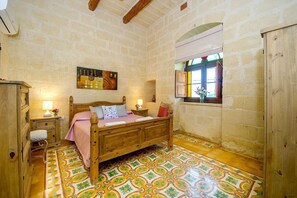 5 chambres, fer et planche à repasser, Wi-Fi gratuit, draps fournis