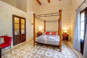 5 habitaciones, tabla de planchar con plancha y wifi gratis 