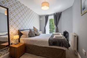 1 bedroom, iron/ironing board, internet, bed sheets