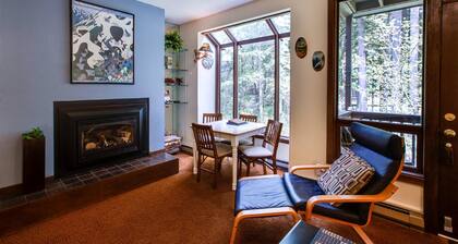 Snowater Condo #28 - Ground Floor - Sleeps 4