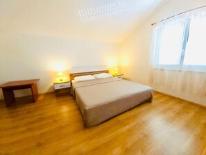 1 quarto, acesso à internet, roupa de cama
