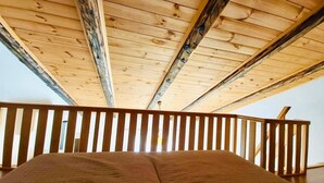 Interior - Classic attic apartment (Supetarska Draga)