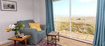 Marie's Cottage, Pagham -  a bungalow that sleeps 4 guests  in 2 bedrooms