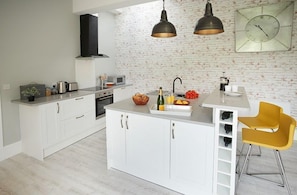 Ground floor: Kitchen with island unit and breakfast bar