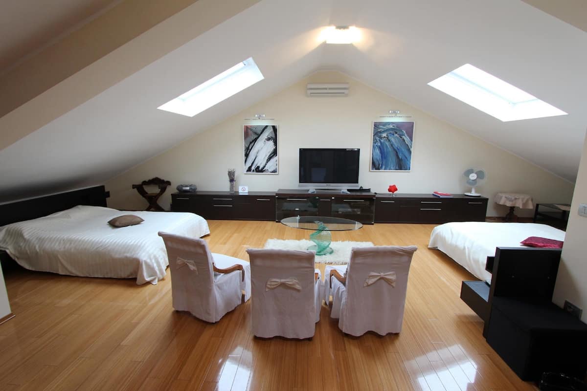 Comfort-Studio (A5) | Wohnbereich | Flachbildfernseher