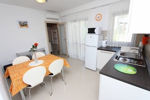 Appartamento, 1 camera da letto, balcone (A4) | Cucina privata | Microonde, piano cottura, macchina per tè/caffè