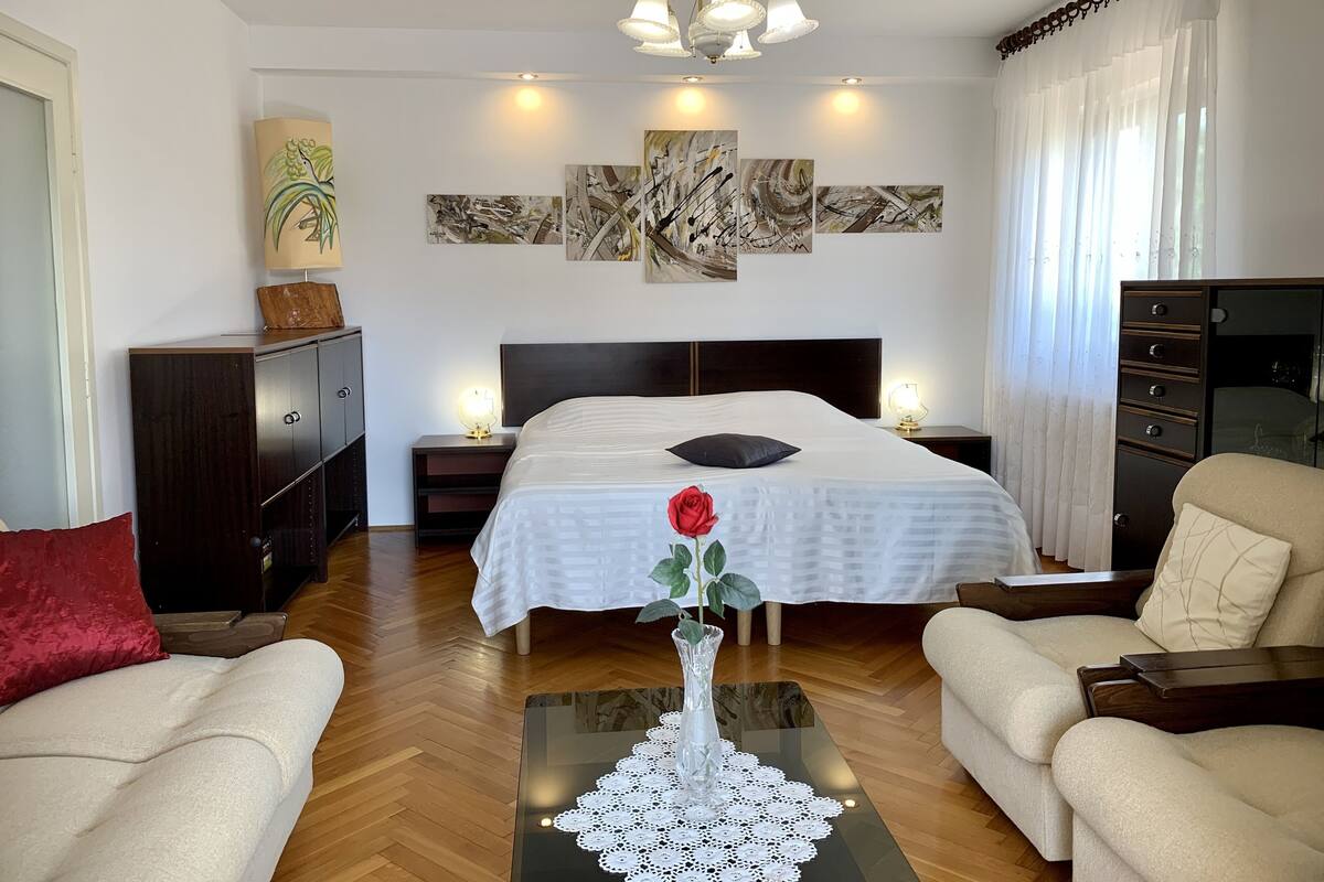 Appartement, 1 chambre, balcon (A3) | Coffre-fort, bureau, fer et planche à repasser, lit de bébé (supplément)