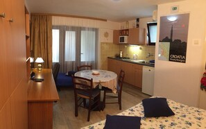 Standard Studio (A1) | Private kitchen