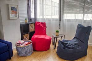 Een smart-tv en een stereo
