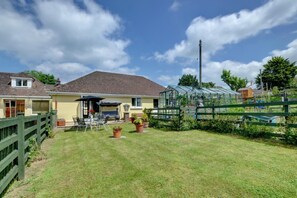 Terrace/patio - 1 Bed in Ilfracombe (oc-n2052) (Berrynarbor)