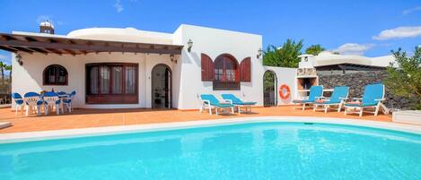 Een verwarmd zwembad