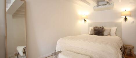 2 Schlafzimmer, Schreibtisch, Bügeleisen/Bügelbrett, Reisekinderbett