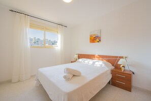 2 dormitoris, planxa i posts de planxar, wifi gratuïta i roba de llit 