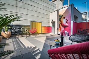 Outdoor dining - Hot Jazz 51 - Habitat Apartments (Barcelona)
