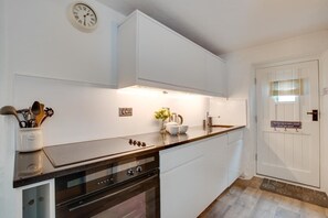 Mikroaaltouuni, uuni, leivänpaahdin